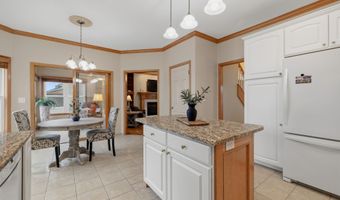 1214 Sandalwood Ct SW, Altoona, IA 50009