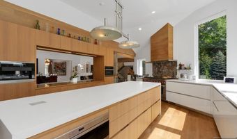 34 Warren Ln, Alpine, NJ 07620
