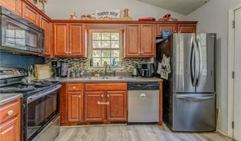 156 DOGWOOD GLEN Dr, Aragon, GA 30104