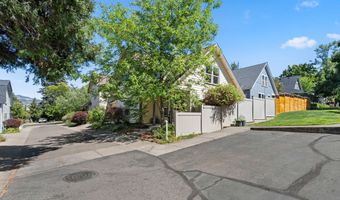 923 Bellview Ave 2, Ashland, OR 97520