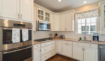10 CHAPEL HILL Ct, Barnegat, NJ 08005