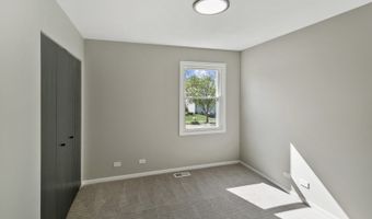 731 Roaring Brook Ln, Algonquin, IL 60102