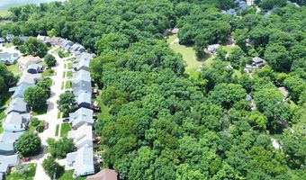 44 Mombert Dr, Ballwin, MO 63021