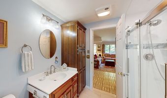 10 Baxter St, Danbury, CT 06811