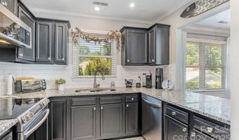 2722 Hillmont Dr, Charlotte, NC 28226