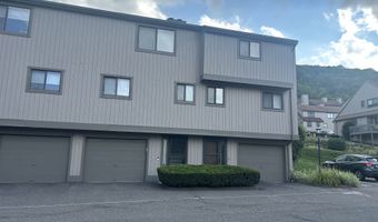 71 Dorchester Ct 71, Beacon Falls, CT 06403