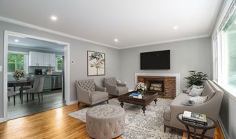 17 Alan Ave, Danbury, CT 06811