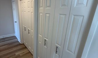 4390 LORCOM Ln 810, Arlington, VA 22207