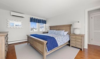 10 11TH St, Beach Haven, NJ 08008