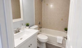 624 W Happfield Dr 1717D, Arlington Heights, IL 60004