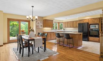 W2880 OAKRIDGE Drive, Appleton, WI 54915