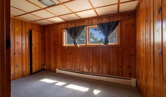 142 Honeyman Ave, Middletown, RI 02842