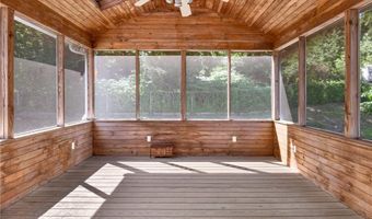 35 Sycamore Dr, Cranston, RI 02921