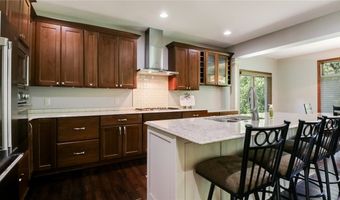 904 Timber View Dr, Altoona, WI 54720