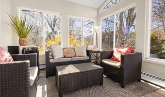 132 Ruggles Ave, Newport, RI 02840