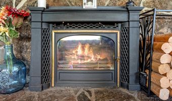 33893 Redgate Dr, Bigfork, MT 59911