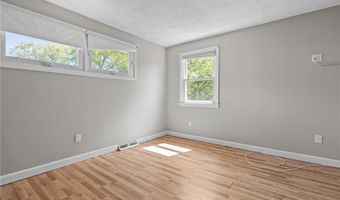 19 Irondale St, Warwick, RI 02886