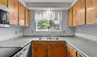 5094 DAISY St, Springfield, OR 97478