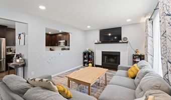 573 Sumner Ave, Belford, NJ 07718