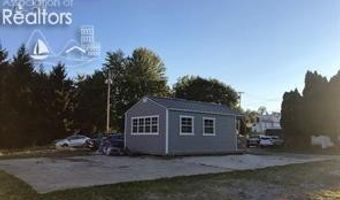 18 E New Haven St, Bloomville, OH 44818