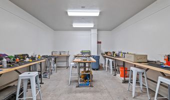10771 E Langell Valley Rd, Bonanza, OR 97623