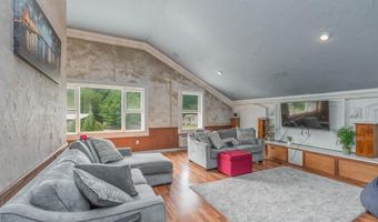 805 Farnum Pike, North Smithfield, RI 02896