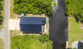825 Larkspur Ln, Bay St. Louis, MS 39520