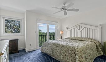 15 Hammersmith Rd #14, Newport, RI 02840