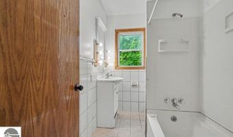 221 W Center St, Alma, MI 48801