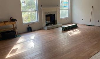 798 Canary Dr, Ballwin, MO 63021