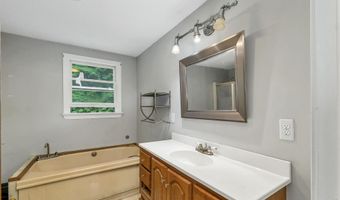 18 W Huntress Pond Rd, Barnstead, NH 03225