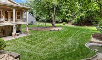 884 Village Brook Ct, Ballwin, MO 63021