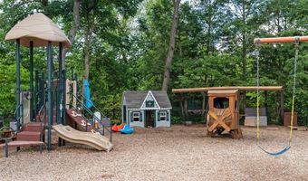 7032 WILSON Ln, Bethesda, MD 20817