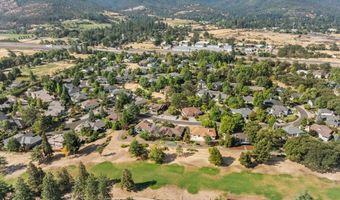 912 Cypress Point Loop, Ashland, OR 97520