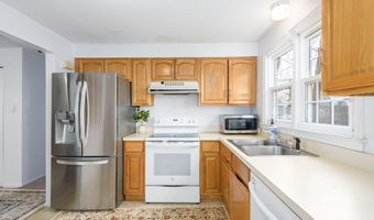 280 E Main St APT E6, Clinton, CT 06413