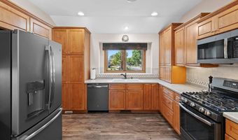 1900 E ORCHARD BLOSSOM Dr, Appleton, WI 54915
