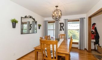 1049 Vine Ave, Riverside, IA 52327