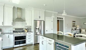 1 W Farm Rd, Smithfield, RI 02917
