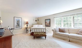 12 Lyndenwood Dr, Brookfield, CT 06804