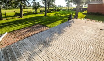 903 Willow Dr, Aberdeen, SD 57401