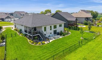 2333 Stonewood Ct SW, Altoona, IA 50009