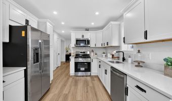 907 LAWRENCE St NE, Washington, DC 20017