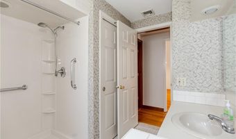 4 Scenery Ln, Johnston, RI 02919