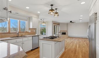46 Timberland Dr, Lincoln, RI 02865