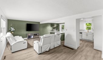 5044 Albany Dr, Columbus, OH 43232