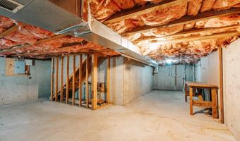 65 Village Hill Ln, North Kingstown, RI 02852