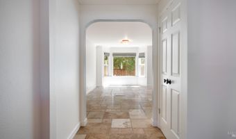 2318 S Hampton Cir, Santa Rosa, CA 95401