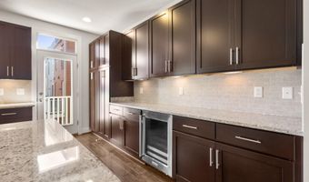 2505 MAIN LINE Blvd, Alexandria, VA 22301