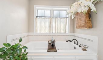 4232 N TERRAVIEW Dr, Appleton, WI 54913