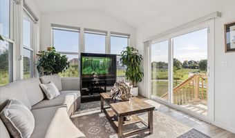 900 Treeline Dr, Algonquin, IL 60102